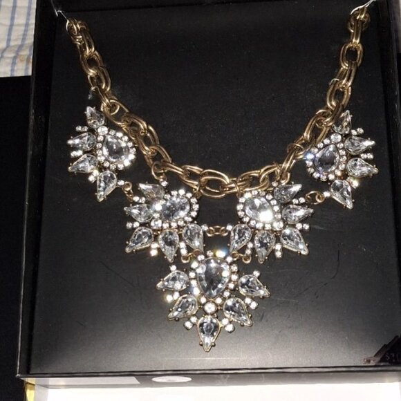 NEW FASHION COSTUME NECKLACE IN BOX, LARGE CRYSTAL STONES W/ ANTIQUE GOLD CHAIN - Picture 1 of 4